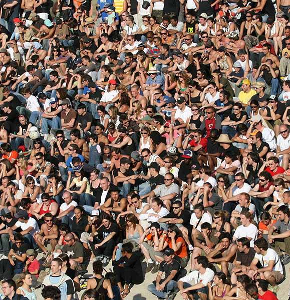 3 Sites to Make Money With Crowdsourcing Design Contests