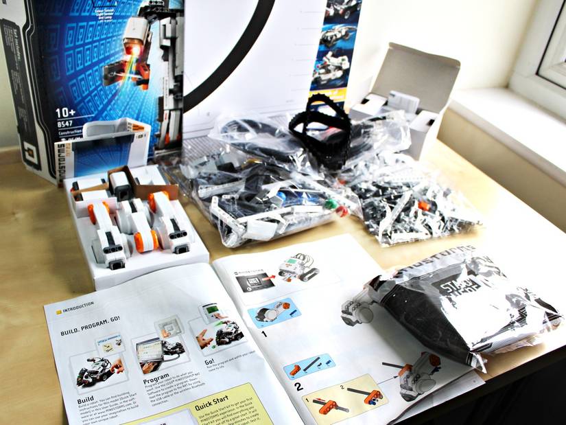 LEGO Mindstorms NXT 2.0 Review and Giveaway