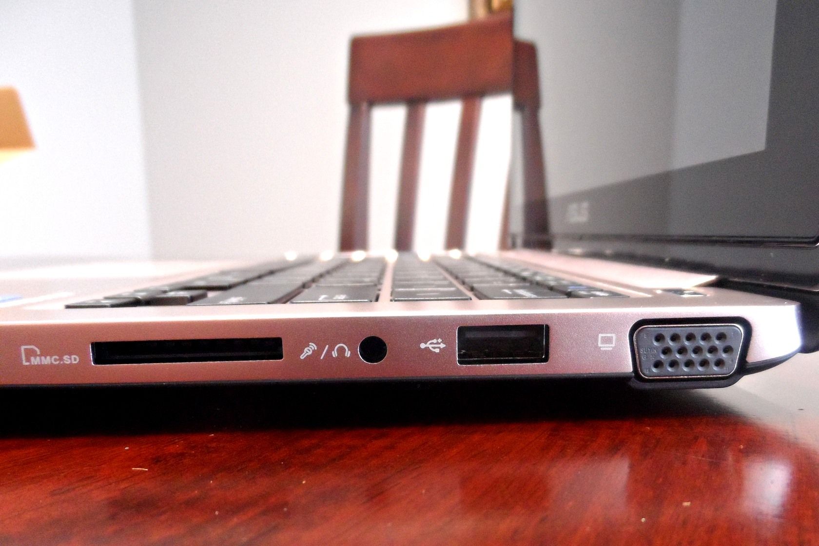 ASUS VivoBook X202E Windows 8 Touchscreen Laptop Review And