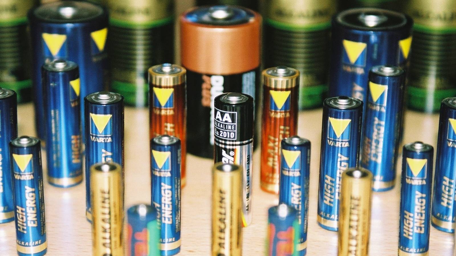 Emergency Battery Hack - Make an AAA Battery Work as an AA Battery