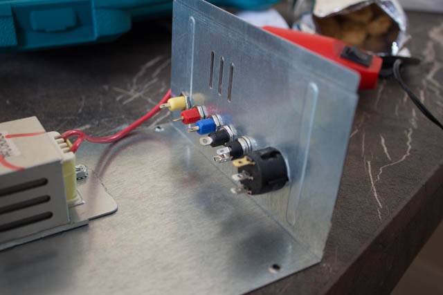 How to Make a Bench Power Supply From An Old ATX PSU