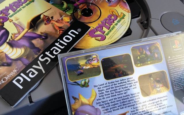 Gateway To Glimmer Complet Jeu Spyro 2: Gateway To Glimmer - Version PAL Complète Avec Notice Pour PlayStation 1 Spyro 2 Avec Manuel Gateway To Glimmer Complet Jeu Spyro 2: Gateway To Glimmer - Version PAL Complète Avec Notice Pour PlayStation 1 Spyro 2 Avec Manuel