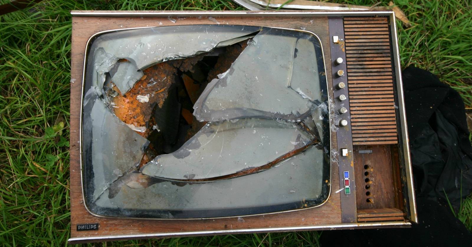 How Traditional TV Is Dying, Dropbox Was Not Hacked, And More... [Tech ...