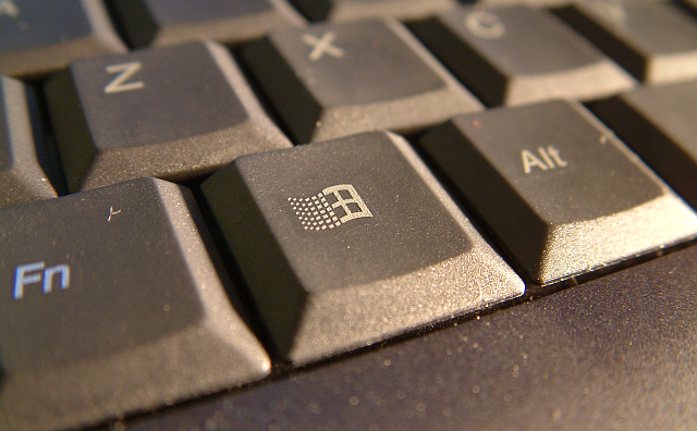 Linux Win Button Hey Windows User, Should You Switch To Linux or Mac?