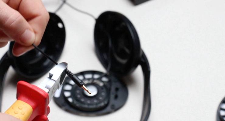 How to Fix Broken Headphones