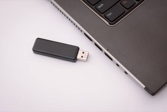 What Is the Chromebit and Is It Better Than the Intel Compute Stick?
