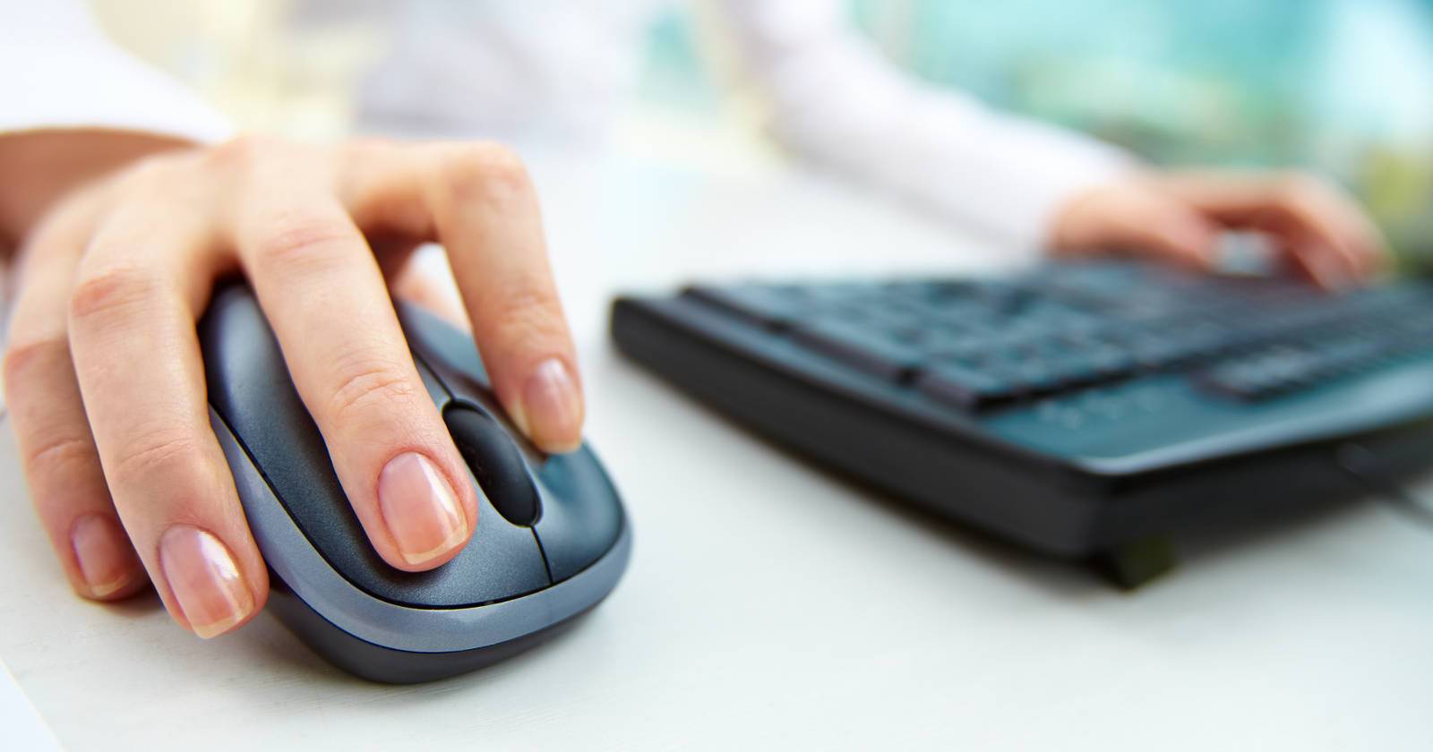 7 Hidden Middle-Click Tricks to Use When Browsing the Web