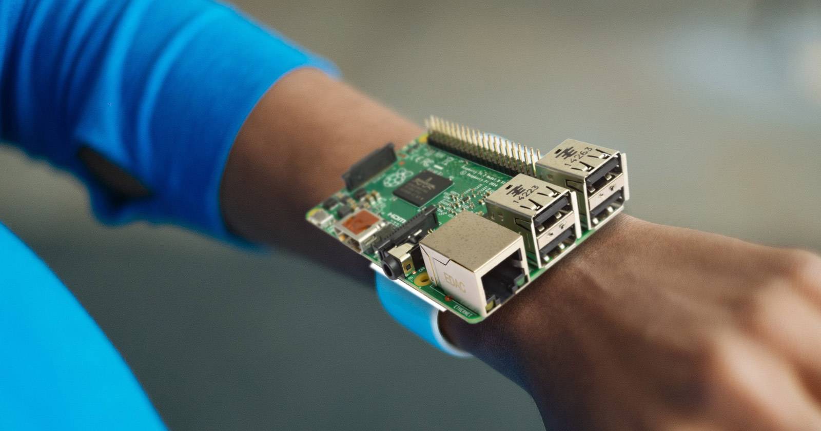 5 Wearable Projects You Can Build With a Raspberry Pi