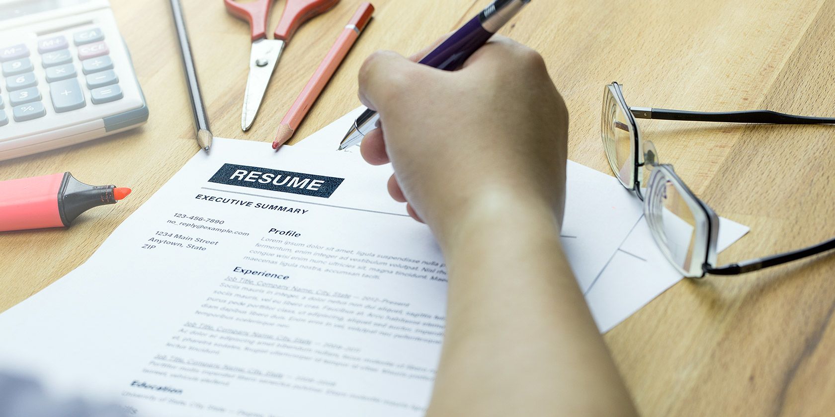 The Internet's Best Job Hunt Advice to Improve Your Resume