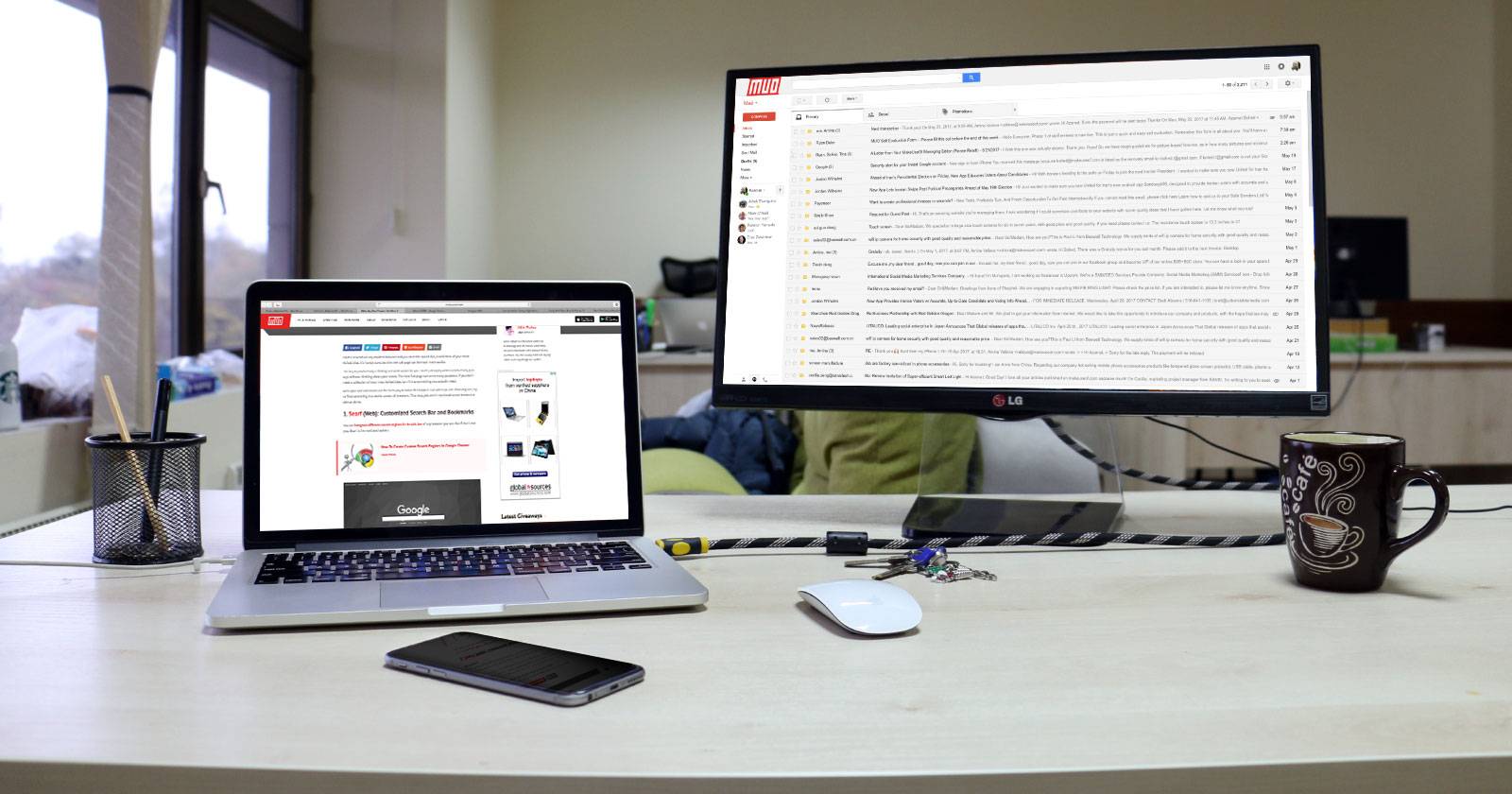 How Bill Gates Manages Email with Two Screens