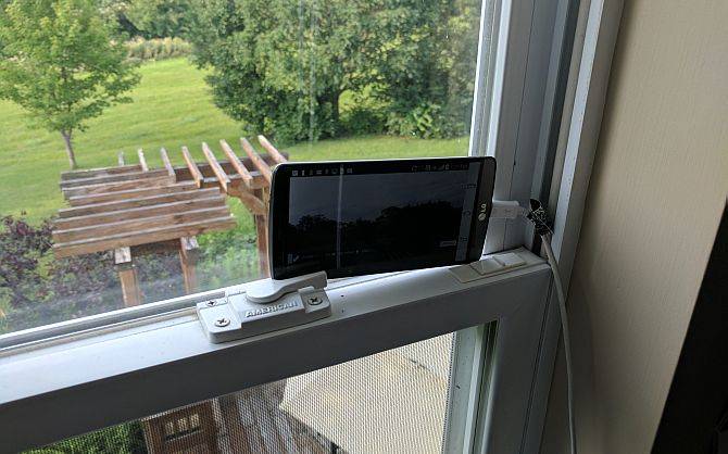 How to Build a Security Camera Network Out Of Old Smartphones