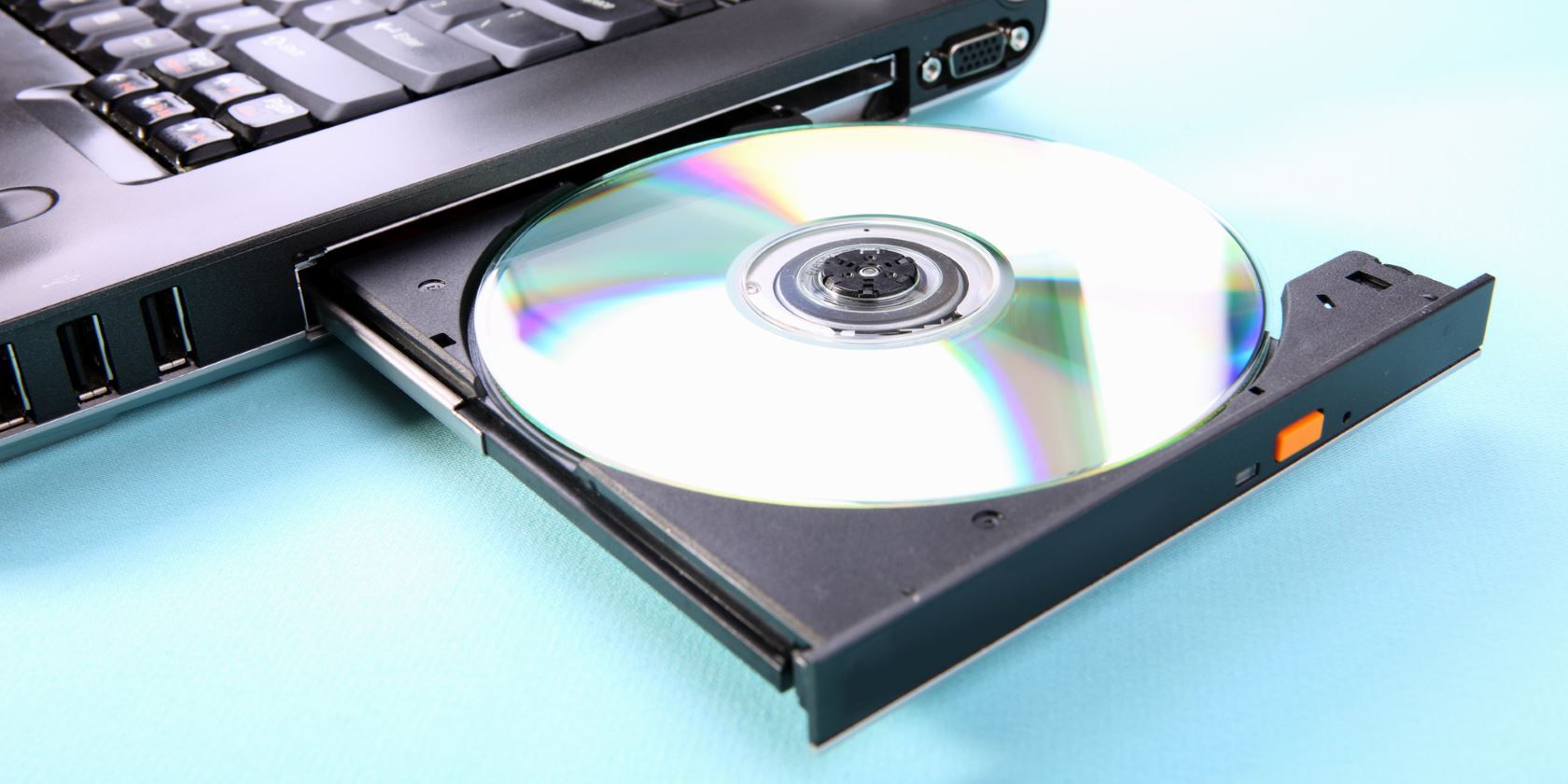 Восстановление windows live cd. Живые диски. Оптические носители. Компакт диски поврежденный. CD-ROM диск.