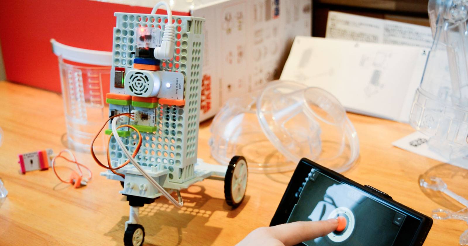 Build Your Own Star Wars Droid for Under $100 with littleBits