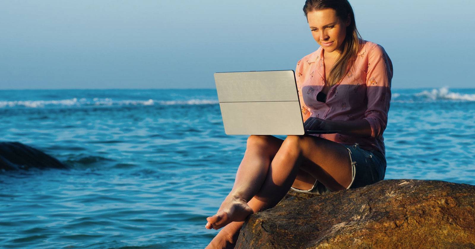 How to Work Offline From Any Device: The Essential Tools You'll Need