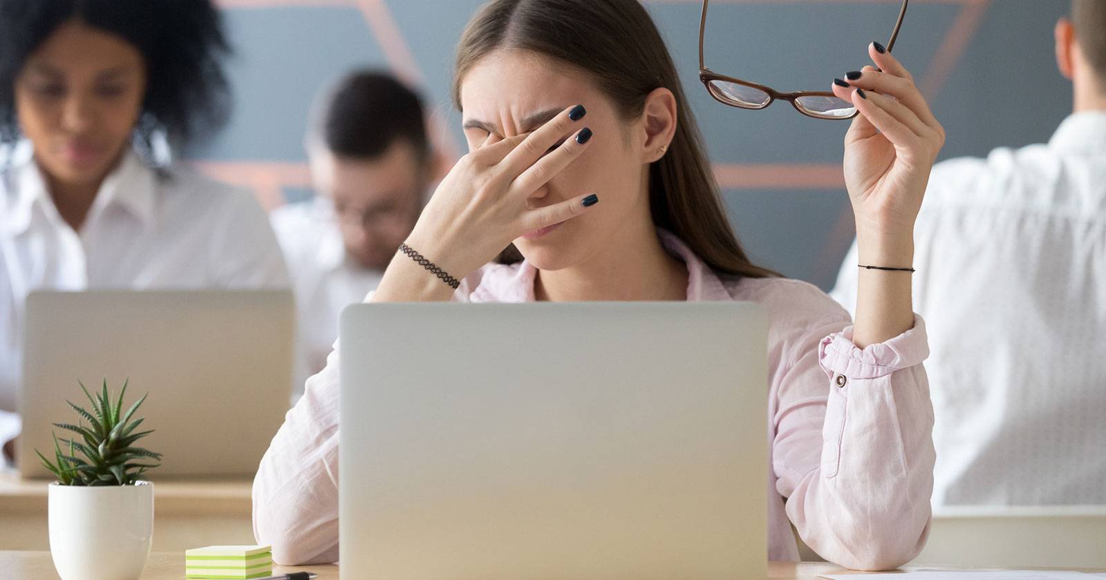 5 Signs You Have Computer Eye Strain (And How to Relieve and Prevent It)