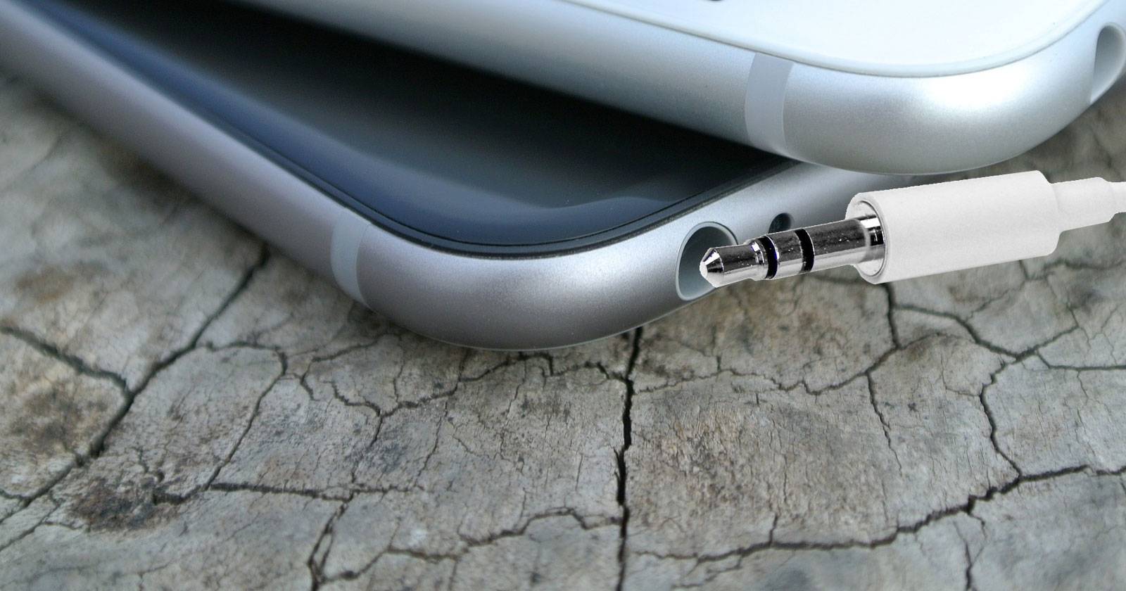 How to Remove a Broken Headphone Plug From a Phone or Tablet