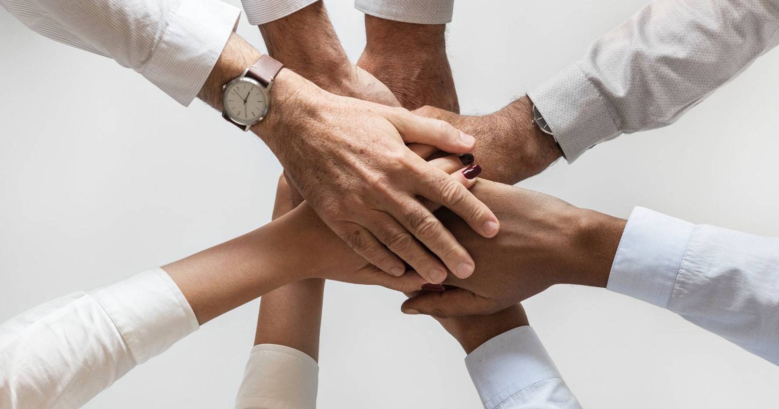 7 Apps That Let You Help Someone and Do Good Today