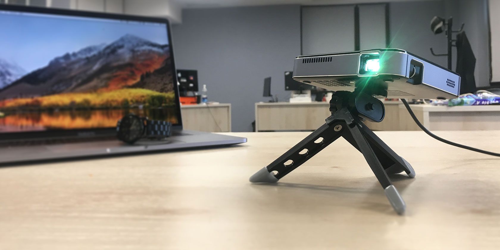 Apeman M4 Mini DLP Projector: Stylish, Compact and Easy to Use