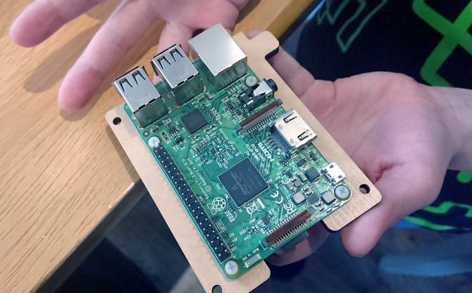Zipper Computer Raspberry Pie Piper Raspberry Pi DIY Computer Kit Review (and Giveaway!)
