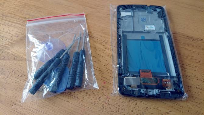 How to Replace a Damaged Phone Screen Display