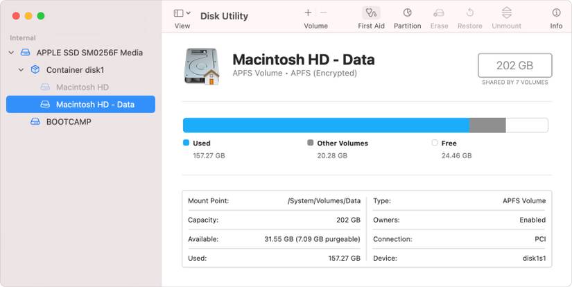 Disk Utility highlighting First Aid option on Mac