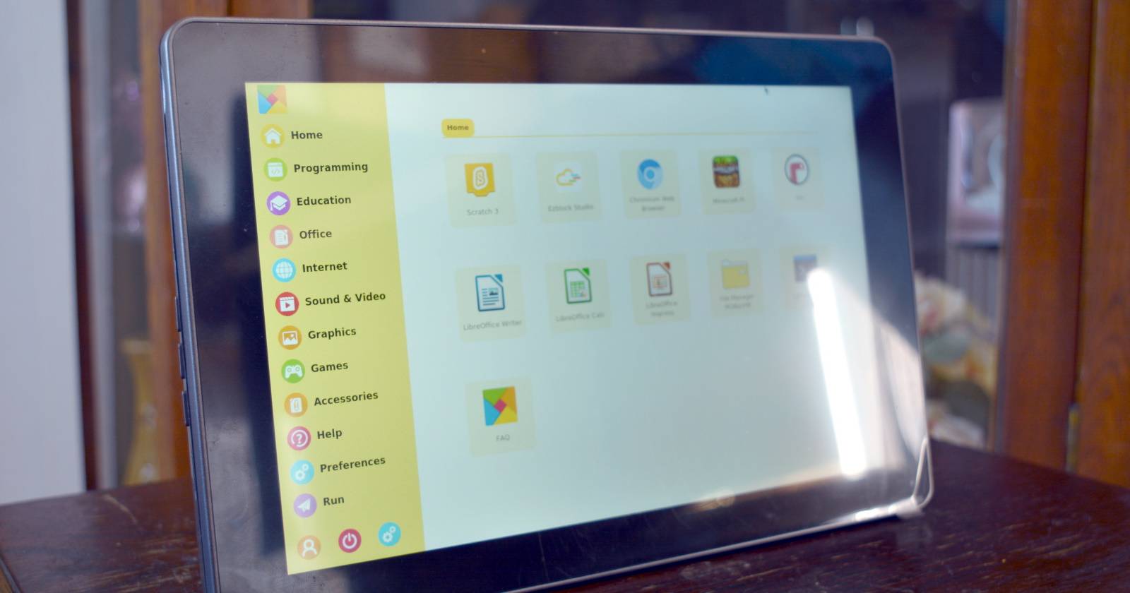 Turn Your Raspberry Pi 4 Into a Tablet With the RasPad 3