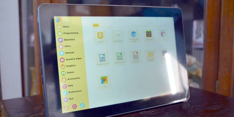 Turn Your Raspberry Pi 4 Into a Tablet With the RasPad 3