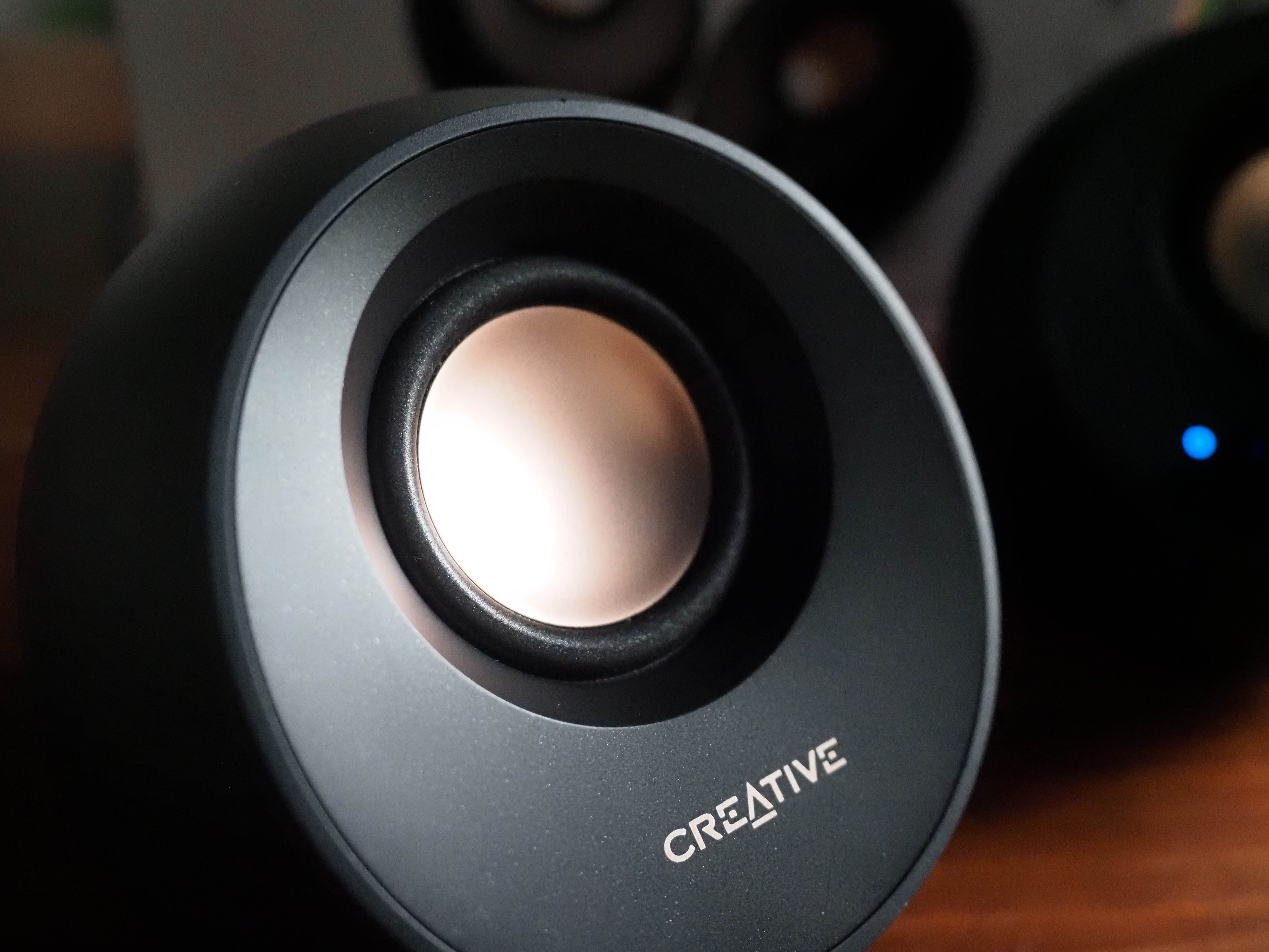 Creative Pebble V3: Stylish Yet Powerful Minimalistic Speakers