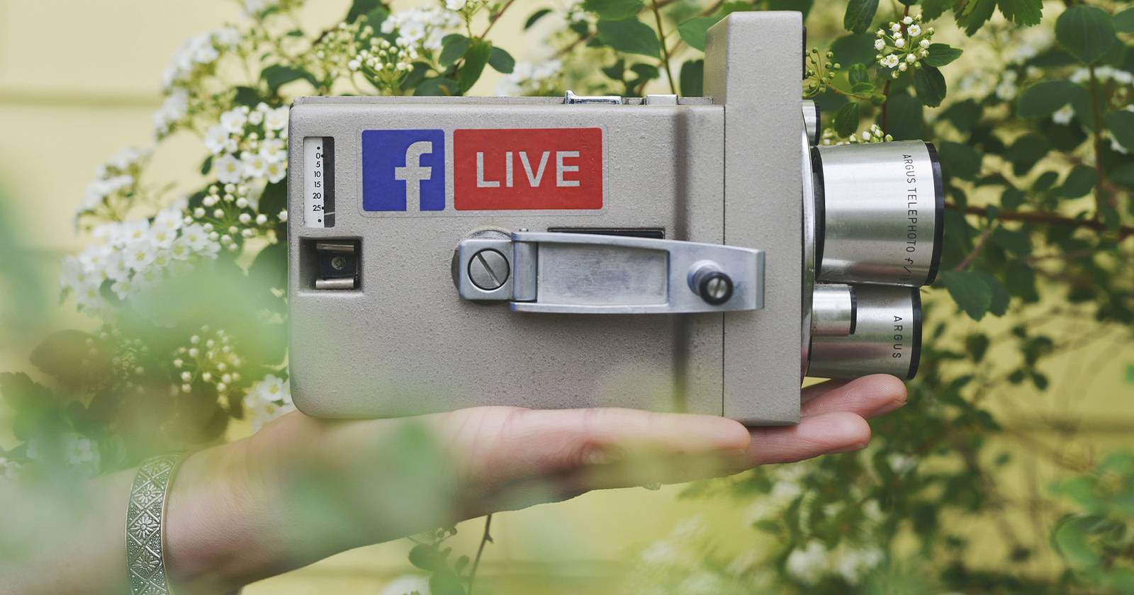 How to Create and Add Engaging Graphics to Facebook Live