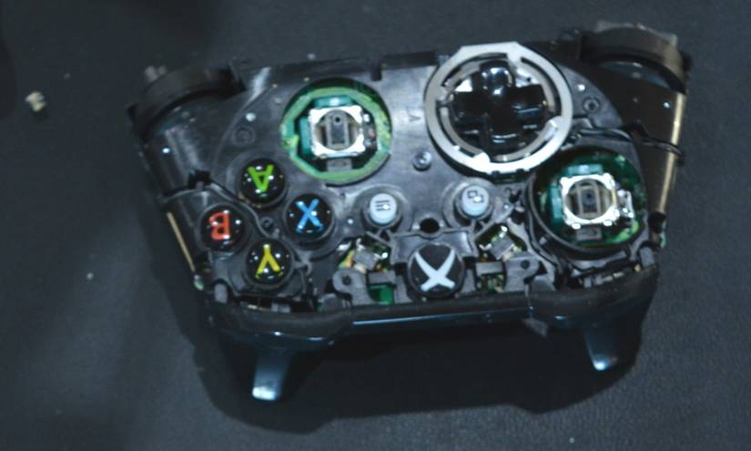Open your Xbox One controller