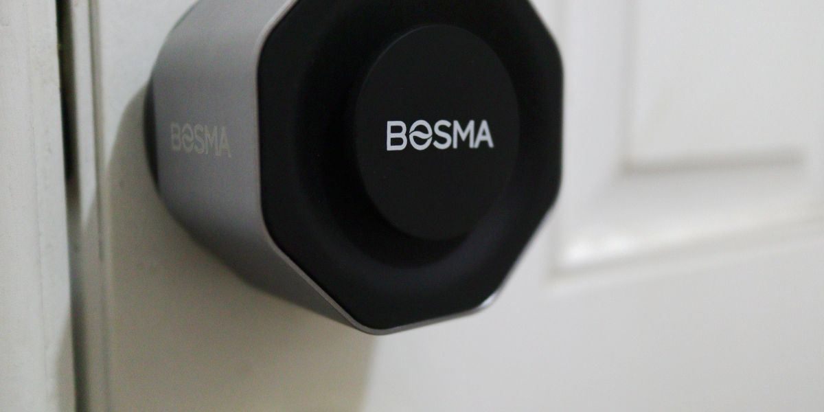 Bosma Aegis Smart Lock On White Door