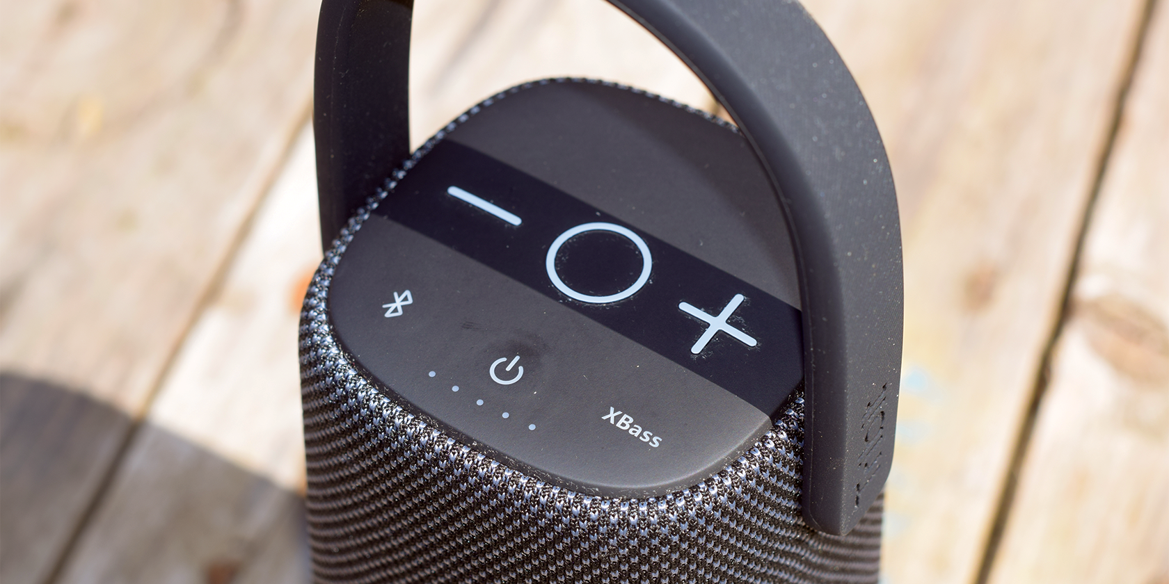 tribit stormbox pro controls and handle