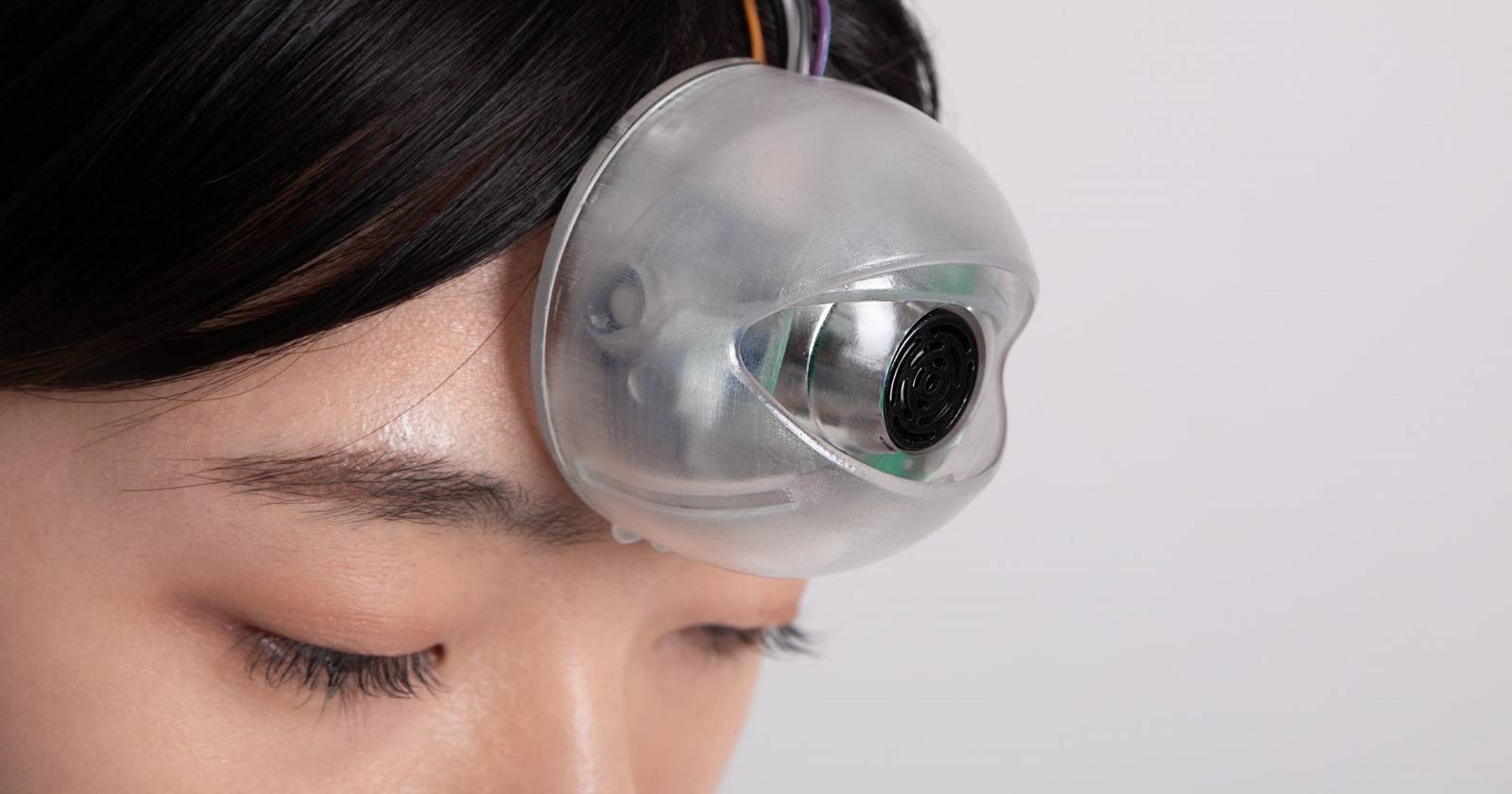This Robotic Eye Prevents Collisions While Walking and Texting