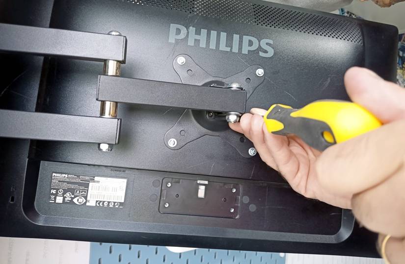 How to Hang a TV on the Wall - Installation and Mounting Guide