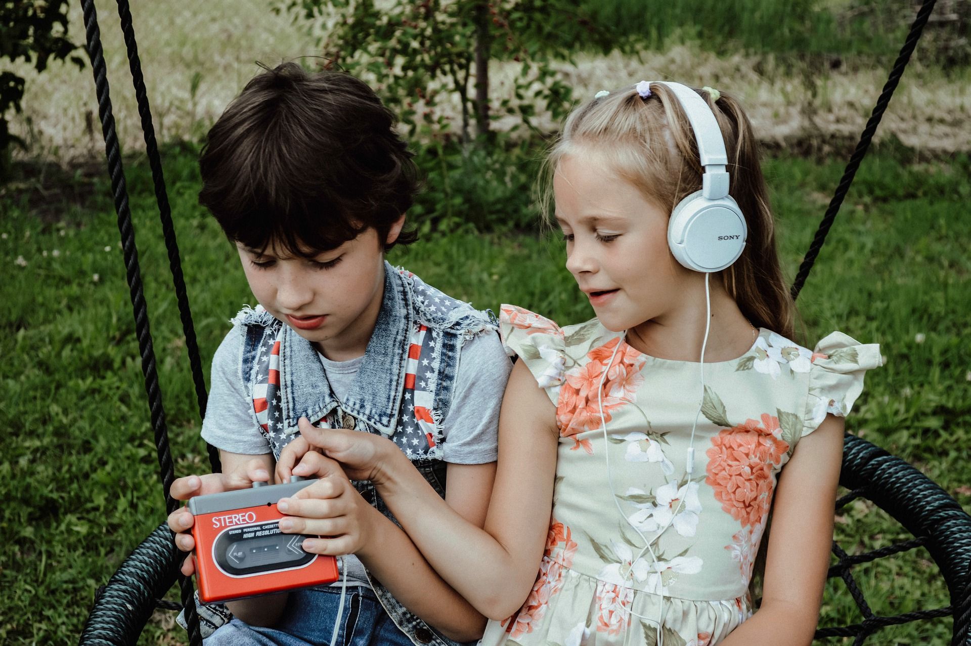 Enfants avec baladeur