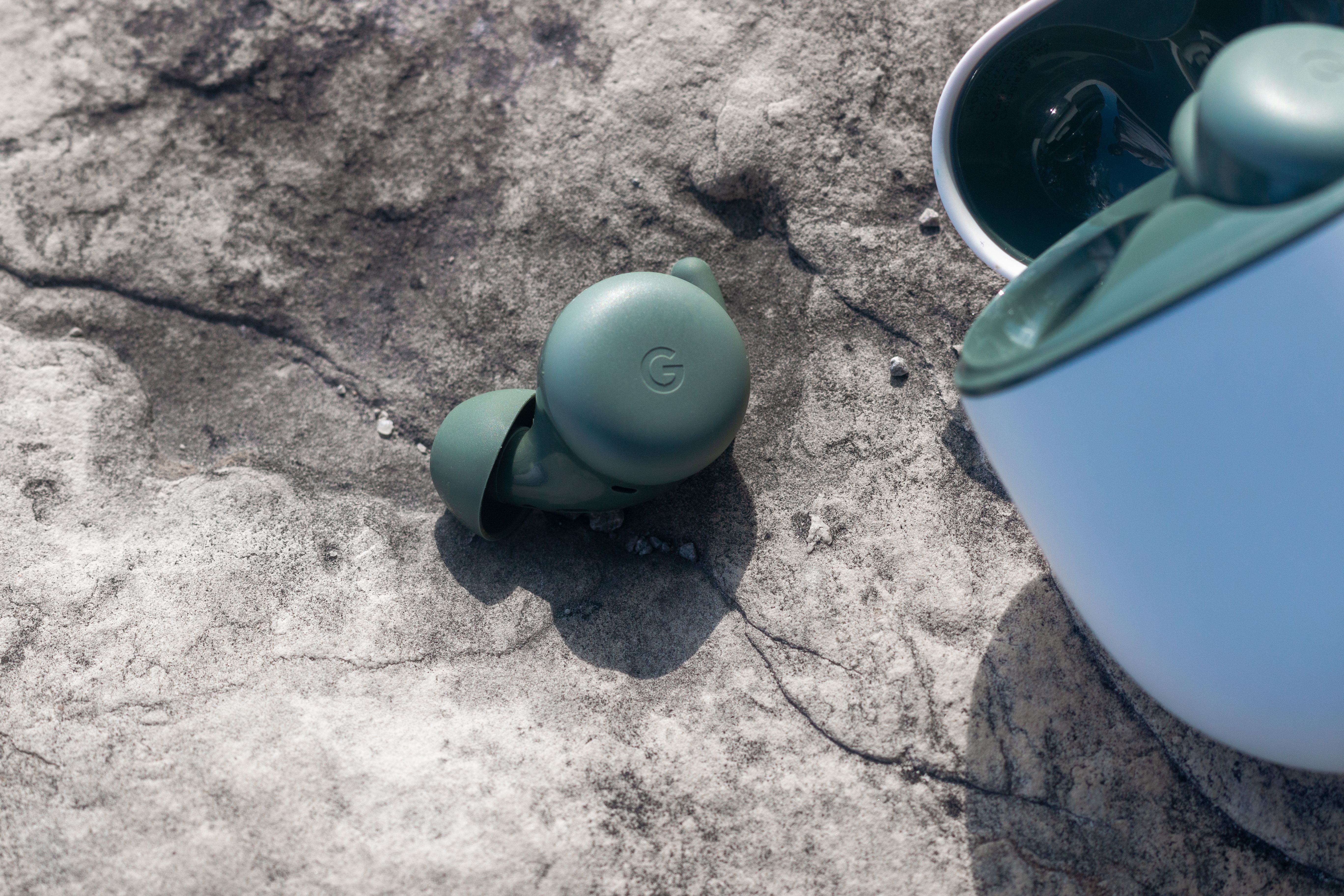 pixelbuds-aseries-earbud