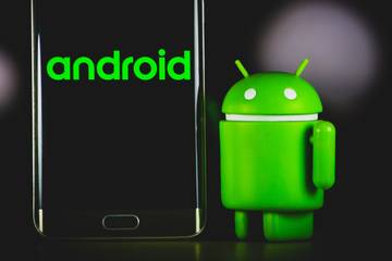 android logo on phone with android logo figure