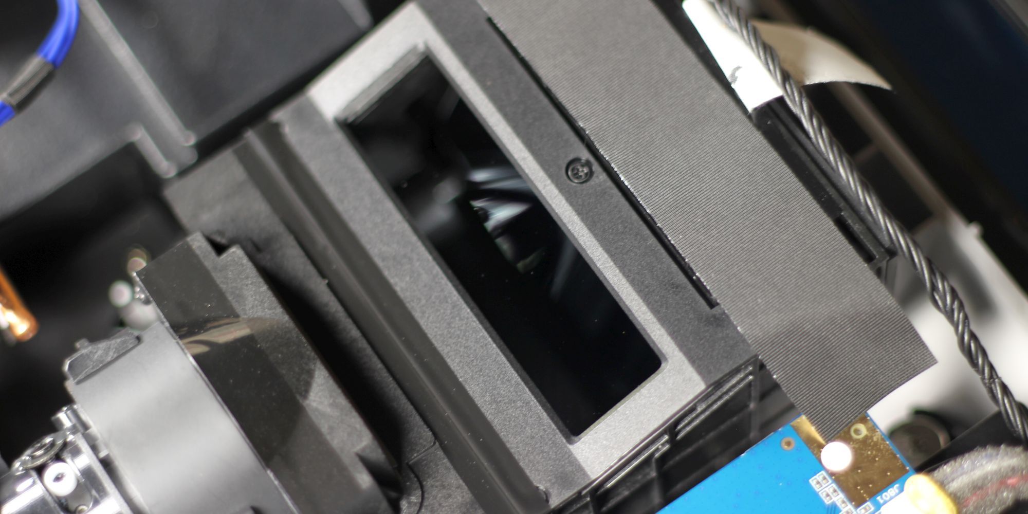 jmgo-o1-review-ultra-short-throw-ust-projector-lens
