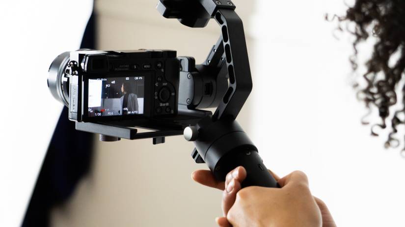How to Choose a Vlogging Camera: 10 Features to Look For