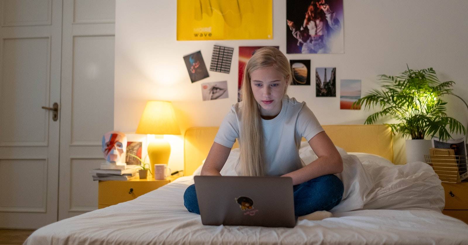9 Must-Have Smart Devices for Your Bedroom