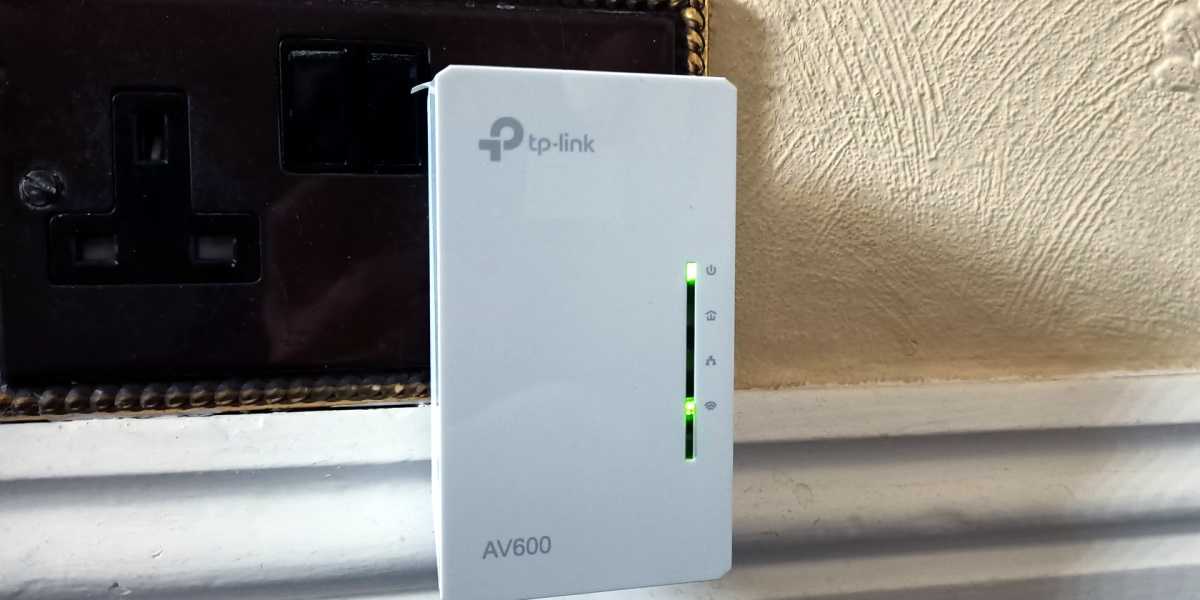 Wireless powerline adapter