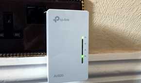 Wireless powerline adapter