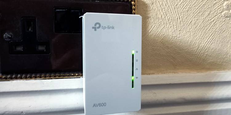 Wireless powerline adapter