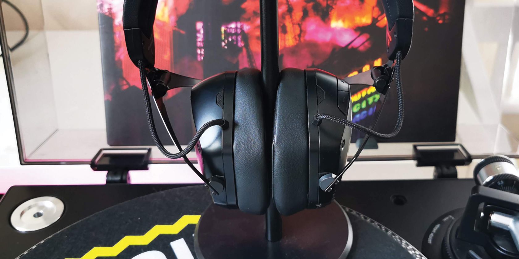 v-moda m-200 anc headphones both cups