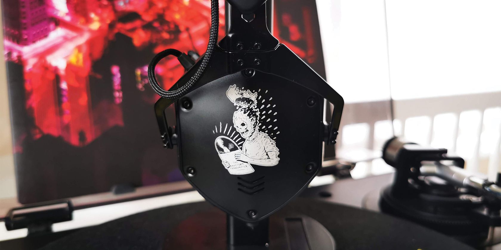 v-moda m-200 anc headphones right earcup