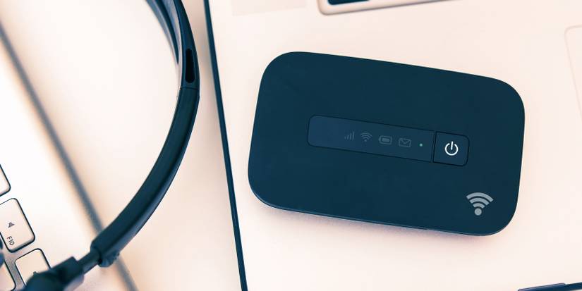 Pen Internet Dongles vs. Portable Hotspots: Mobile Internet Devices Explained