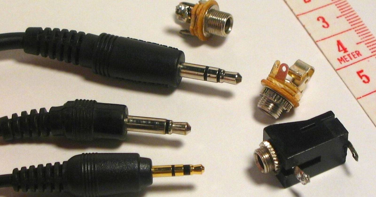 The 4 Types of Headphone Plugs and How They Affect Your Music