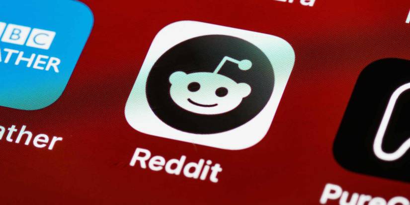 What Does a Reddit Moderator Do?