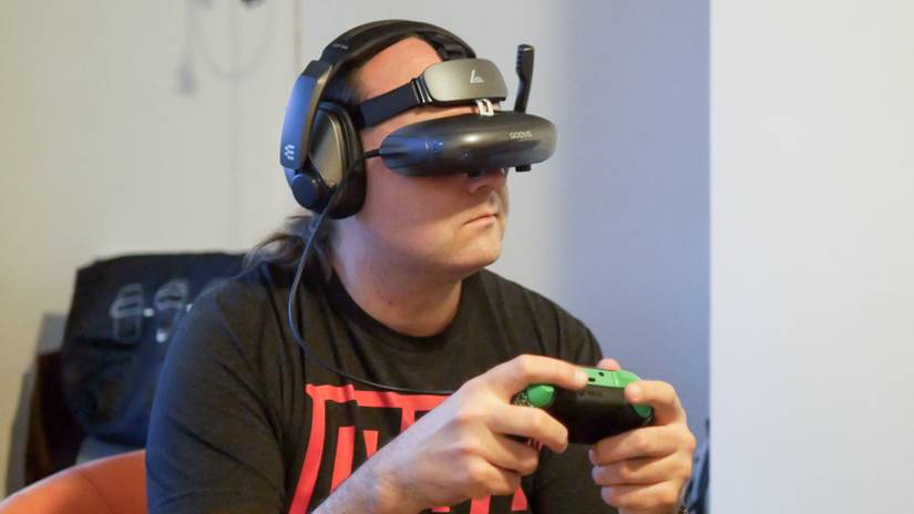 Amazon GOOVIS Lite ケース付き 3D HDヘッドセット OLEDディスプレイゴーグル メガネ 調整機能内蔵 遠視 近視レンズ PC スマートフォン セットトップボックス UAVに対応 Goovis メガネ型動画プレイヤー