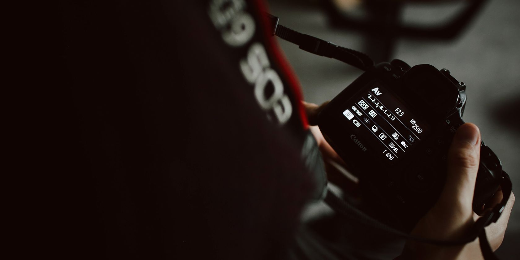 How to Change the Shutter Speed and Aperture on Canon Cameras